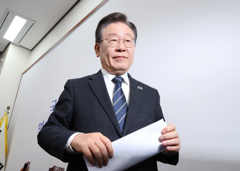 尹대통령, 입원하는 이재명 대표에 안부전화…"건강 염려"