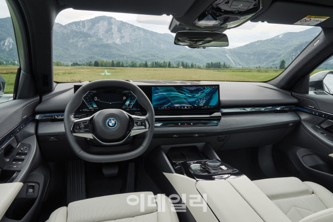 ‘출시 반 년 만에 1만대 판매 돌파’..BMW 뉴5시리즈 흥행 돌풍