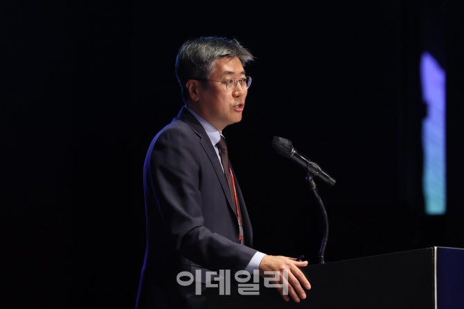 [포토]2024 GAIC에서 발표하는 김태훈 전무이사
