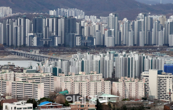 서반포·DMC 타지역 붙이기 '꼼수'…정작 명칭 떼는 강남 아파트