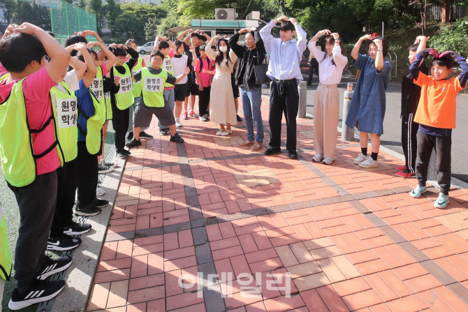 [포토]스승의날 하루 앞두고 선생님에게 감사 인사