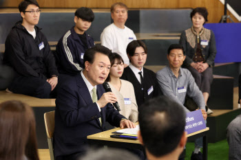 尹 “노동법원 설치 적극 검토할 단계…임기 중 제정안 준비”