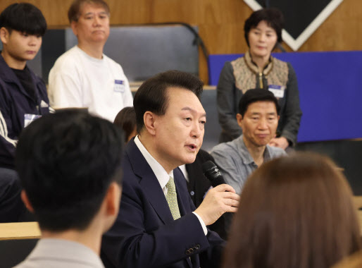 尹 “개혁은 많은 적 만드는 일…기득권 뺏기니 정권 퇴진 운동”