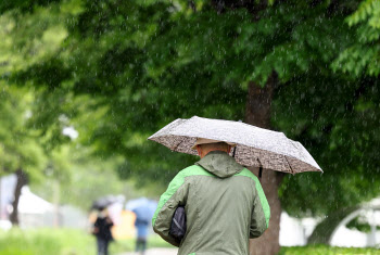 "출근길 우산 챙기세요"…전국에 천둥·번개 동반한 비[오늘날씨]