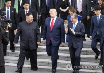 문재인 전 대통령 "김정은, 비핵화의지 피력…말 통한다고 느껴졌다"