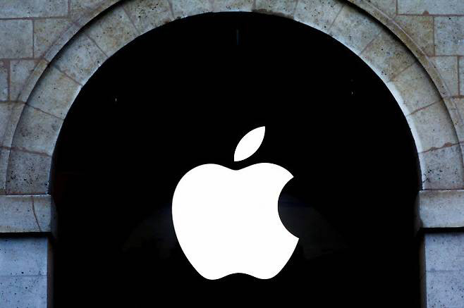 “애플, 더 얇아진 ‘아이폰’ 개발…프로맥스보다 비싸”