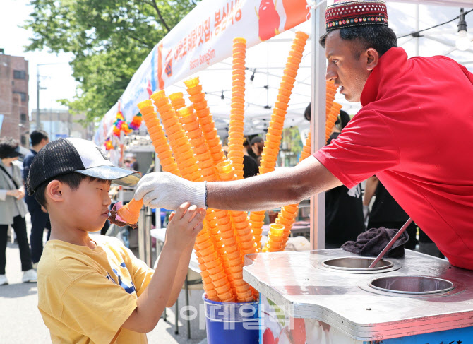 [포토]'아이스크림 줄까요?'