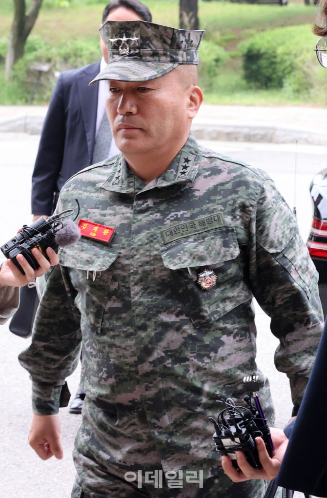 [포토]'순직해병 수사외압 의혹' 김계환 사령관 공수처 출석
