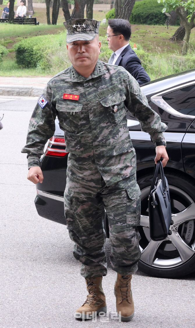 [포토]김계환 해병대 사령관, 채상병 사건' 관련 조사 출석