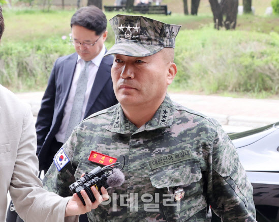 공수처, 김계환 해병대 사령관 재소환…묵묵부답 출석