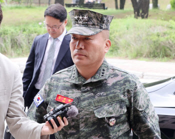 공수처, 김계환 해병대 사령관 재소환…묵묵부답 출석