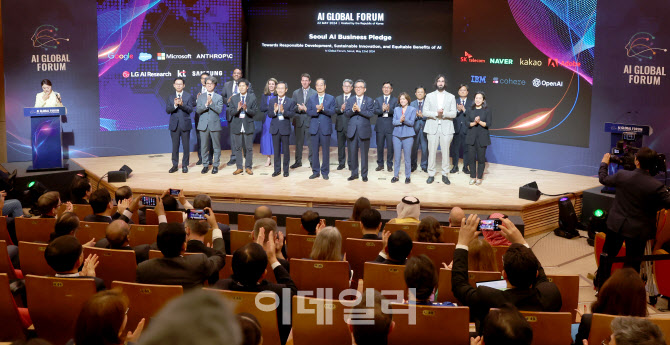 [포토]오픈AI·구글·삼성 등 '서울 기업 서약'…"책임 있는 AI 만들자"