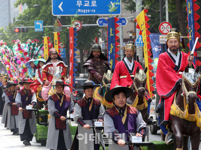 [포토] 단오 홍보하는 호장행렬