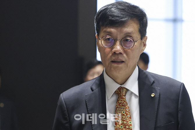 [포토] 기자간담회 참석하는 이창용 한국은행 총재