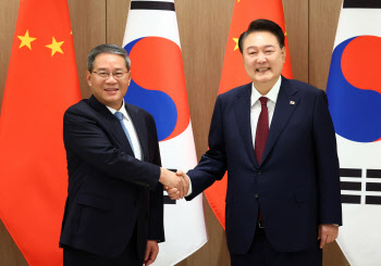 中 리창 총리, 이재용 회장 만나 "삼성 등 韓 기업 투자 확대 환영"