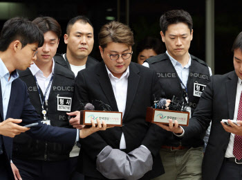"비밀번호 제공 불가"…열리지 않는 김호중 아이폰, 수사 난항