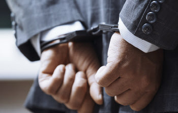 ‘편의점’에서 야동 보며 음란행위 40대 체포