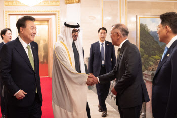 무함마드 UAE 대통령 만난 정의선 현대차그룹 회장