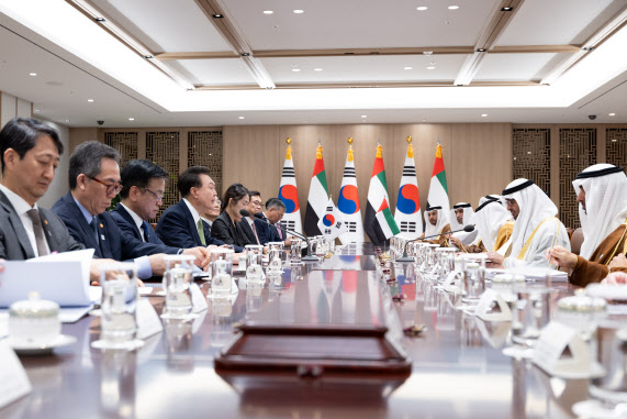 韓-UAE, 아랍권 첫 ‘포괄적경제동반자협정’…19건 협정·MOU 체결