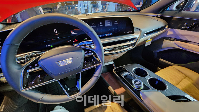 캐딜락 첫 전기 SUV 리릭, 한국 상륙…예술·기술 겸비한 '럭셔리' EV
