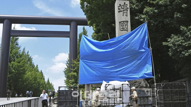 야스쿠니 낙서 용의자, 이미 중국으로 출국…日 경범죄 위반 등 조사