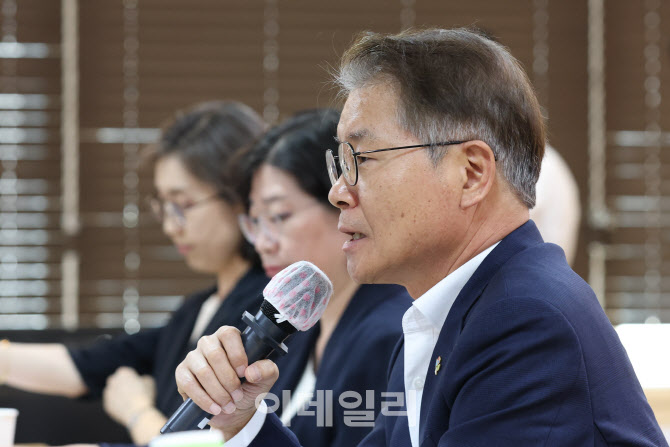 [포토]이정식 장관, 일·육아지원제도 활성화 관련 간담회