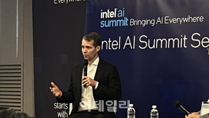 인텔 수석부사장 "삼성·SK 등과 협력…韓, AI 비전의 중심"