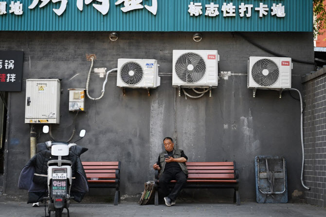 “어쩐지 땀이…” 중국의 5월, 73년만에 가장 더웠다