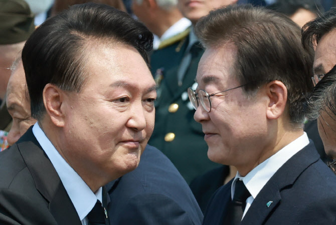 민주당 "尹 현충일 추념사, 국방력 강화 대책도 없고 말폭탄만 반복"