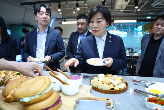[단독]라면·빵은 '기본' 대체유·고추장까지…'가루쌀 시대' 본격 개막