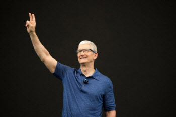 애플 인텔리전스…‘甲지위’ 되살리고 아이폰 판매 늘린다