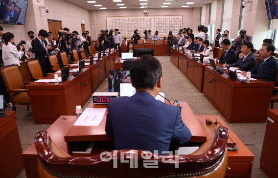 법사위, 野 단독 첫 회의 '반쪽' 강행…'채해병 특검법' 상정