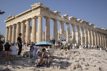 40도 넘는 폭염에 그리스 대표관광지 아크로폴리스 폐쇄