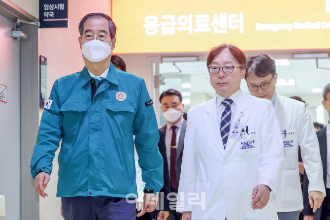 [포토]응급의료센터 점검하는 한덕수 총리