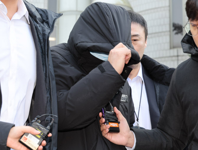 [속보]‘롤스로이스 男 마약처방·성폭행’ 의사 1심 징역 17년 선고