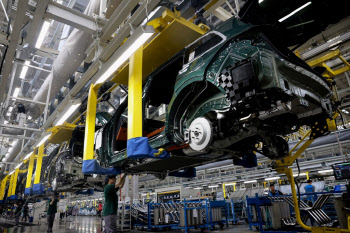중국 5월 車 판매량 2.9% 감소…전기차 수출도 주춤