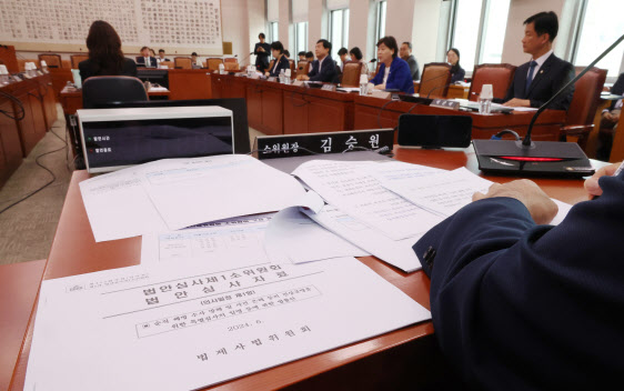 법사위, 野 단독 소위 열고 '채해병 특검법' 심사…與 불참
