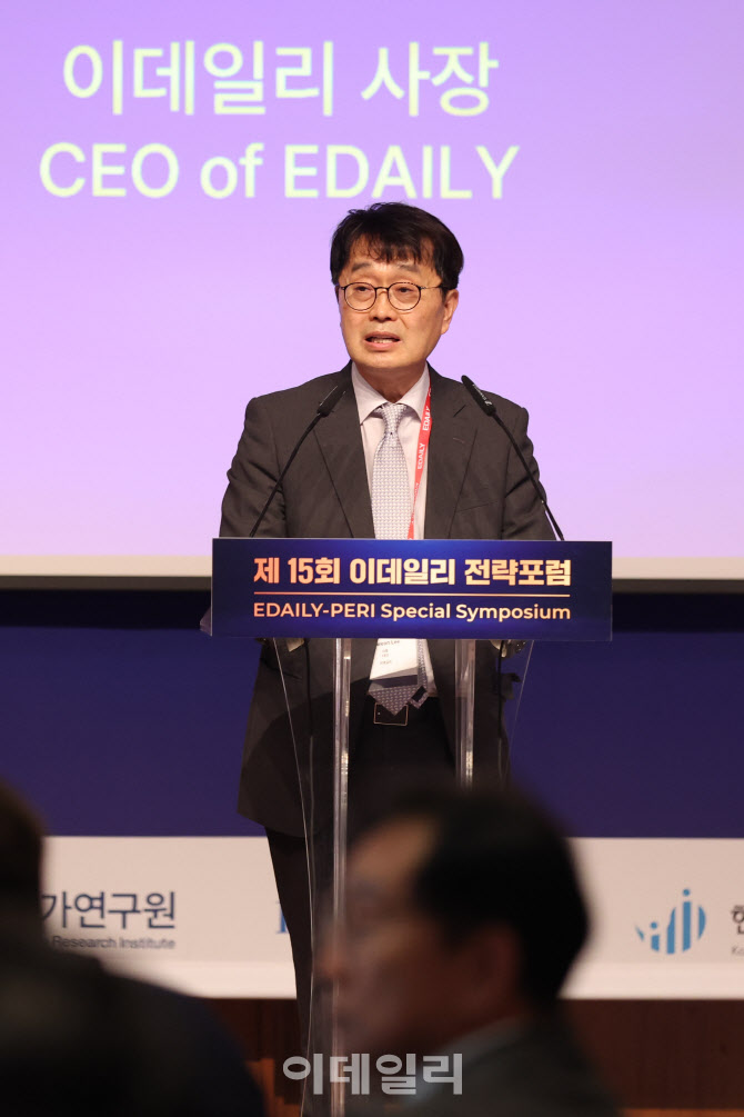 [포토]환영사하는 이익원 이데일리 대표