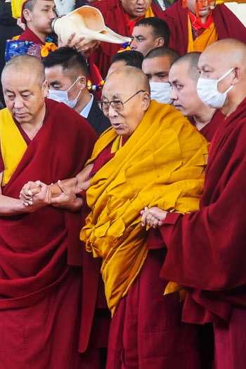 中, 티베트 문제에 발끈…달라이 라마는 “환생 후계 아직”