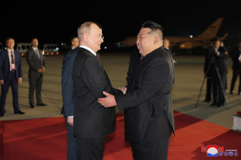 푸틴·김정은 '위험한 밀착'…북러 '동맹' 수준 관계 격상 선언