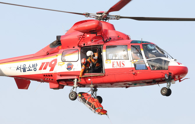 [포토] 목동아파트 화재…옥상서 헬기로 인명 구조