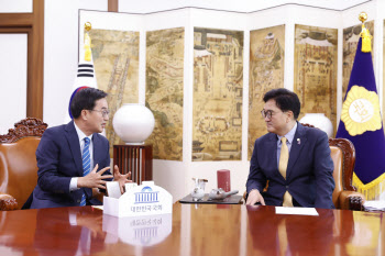 김동연, 우원식 국회의장 만나 '경제 3법' 협조 요청