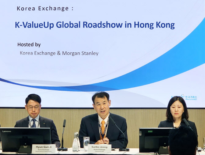 이번엔 홍콩·싱가포르…정은보 이사장, 밸류업 홍보 잰걸음