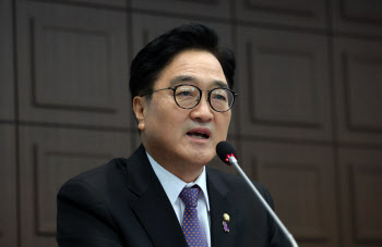 우원식 국회의장, 韓 정치 과제 제시…"개헌 그리고 갈등"