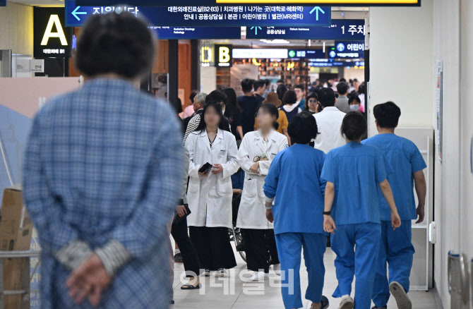 [포토]이동하는 서울대병원 의료진