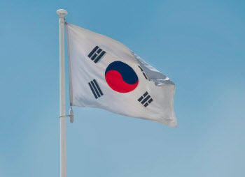 태극기 뒤집히고 ‘독도’ 일본 표시...RE100 홈페이지 논란