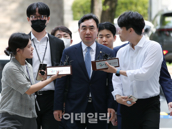 '입법 청탁받고 2000만원 뇌물 혐의' 윤관석 전 의원 추가 기소