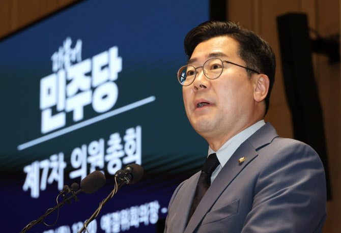 尹정부 '세수 부족' 비판하는 민주당, 세금 깎고 돈쓰는 법 당론 채택