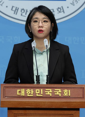 용혜인, 기본소득당 대표 신임 대표 선출