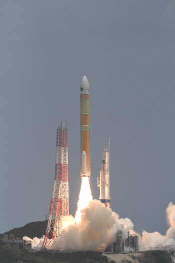 日 신형 H3로켓 3호기 발사 성공…지구관측위성 궤도 안착